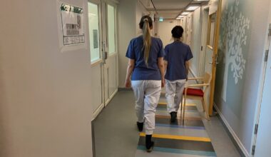 Vårdarbetare ska få billigare resor och gratis skor