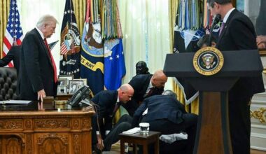 DN Direkt – Läkemedelschef föll ihop bredvid Trump under pressträff