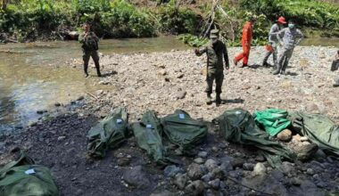 ”Vi försökte bända upp dörren men den rörde sig inte”