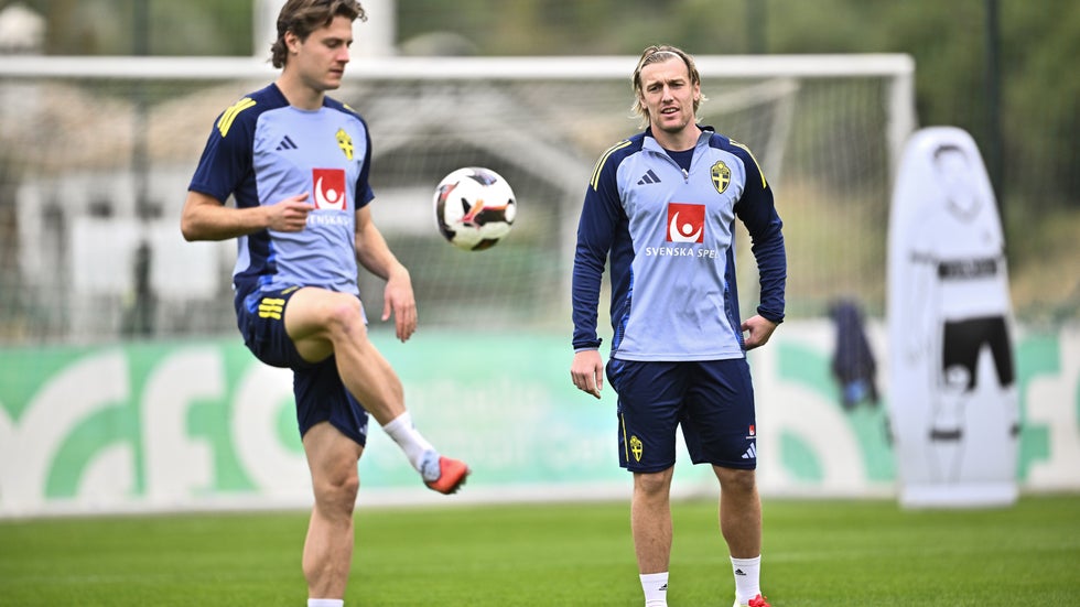 Mattias Svanberg och Emil Forsberg (till höger) under torsdagens träning med det svenska herrlandslaget i fotboll i Marbella.