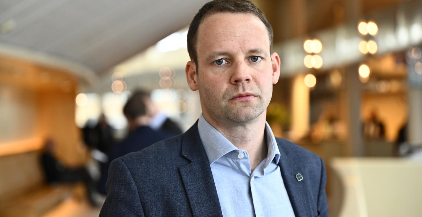 Efter AP7:s oljeköp – C och MP vill ändra AP-fondsystemet