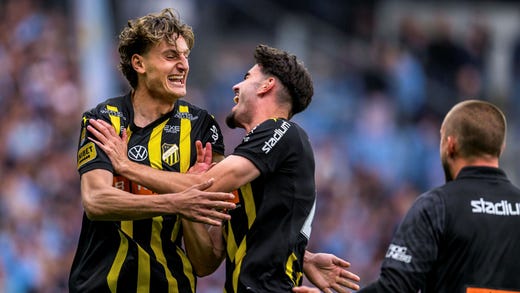 Häckens Silas Andersen jublar efter finalen i Svenska cupen.