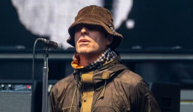 Liam Gallaghers ilska efter facklor i publiken på Oasis konsert