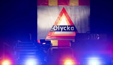 JUST NU: Bil har voltat på E18 – totalstopp på vägen: ”Hög hastighet” - NWT