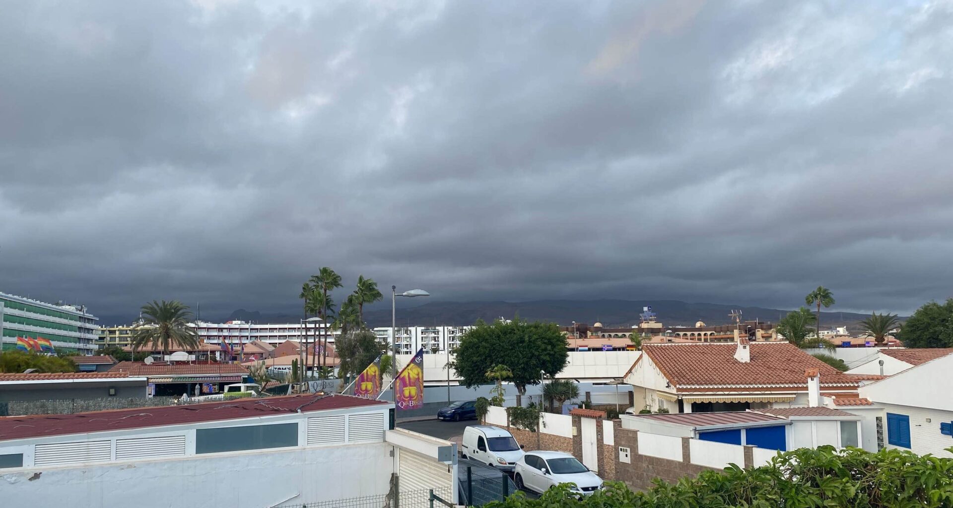 Stormen Claudia Kanarieöarna svenskar förbereder sig