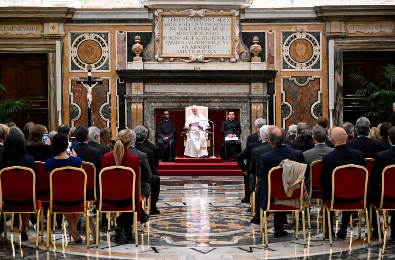 Leo XIV: Skydda minderårigas värdighet inför AI