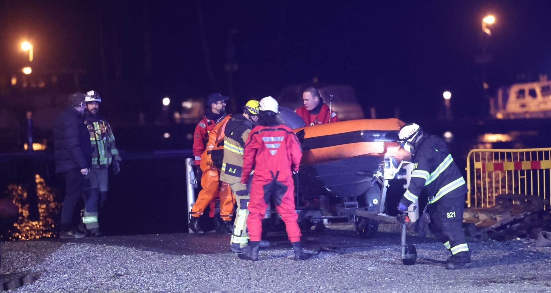 Mälaren sökinsats efter försvunnen man och sjunken båt