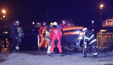 Mälaren sökinsats efter försvunnen man och sjunken båt