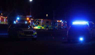 Bilen uppe ur vattnet efter stort pådrag – oklart skadeläge: ”Allvarlig olycka” - NWT