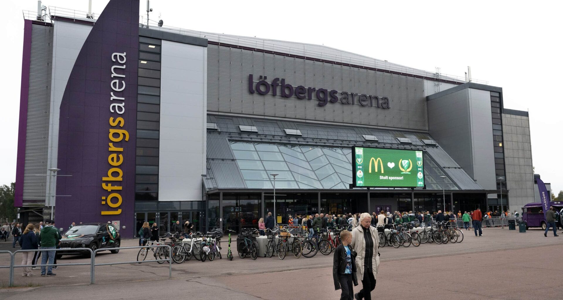 Matchen avbruten – bortasupportrar skickas ut | SHL