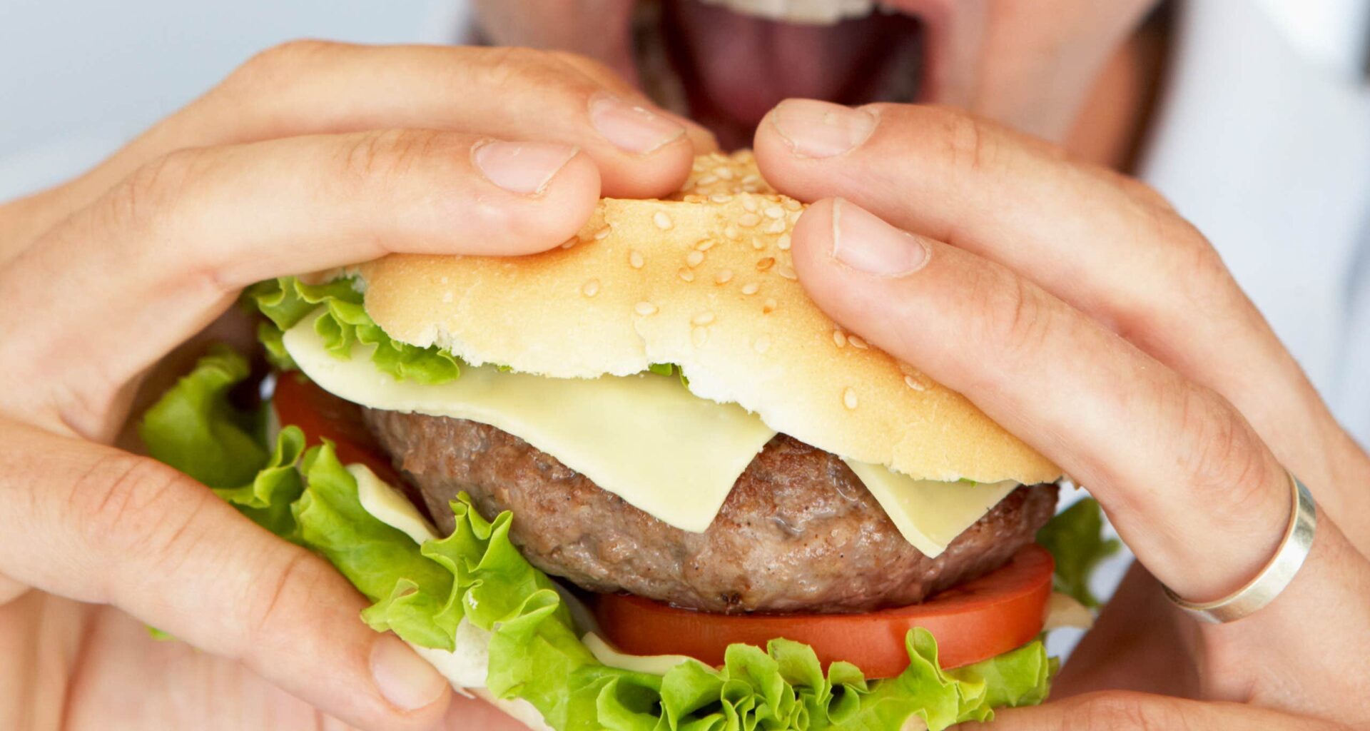 Åt hamburgare och dog –
gåtan om varför har lösts