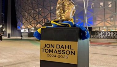 Staty över Jon Dahl Tomasson vid Strawberry arena | Landslaget