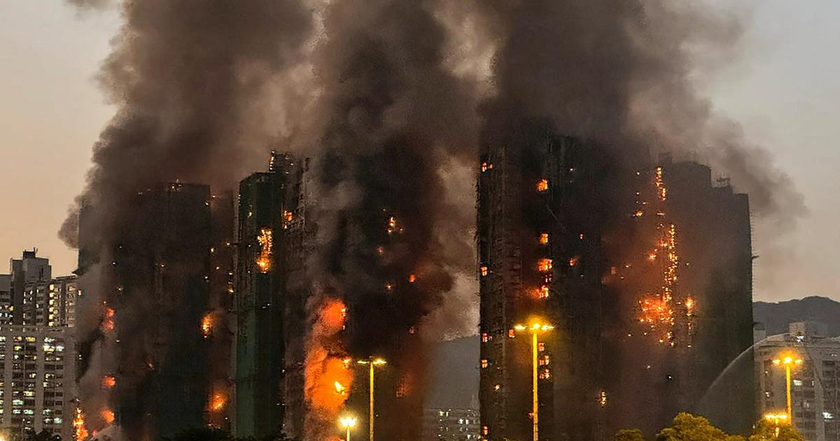 Boende instängda efter jättebrand i Hongkong