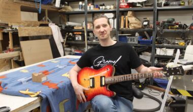 Dennis bygger gitarrer av värmländskt trä: ”Hoppas få ett ’wow’ från kunderna”