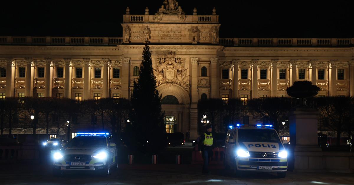 Stökigt vid middag i riksdagen – person utkastad