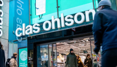 Clas Ohlson i blåsväder – men kunderna sviker inte