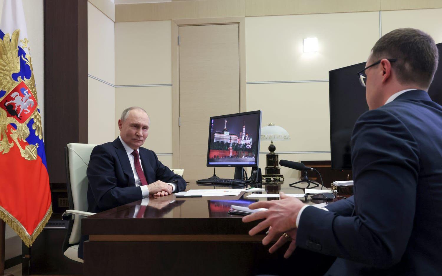 Det här kontoret uppges ligga i Putins residens Novo-Ogarevo, men enligt en granskning finns minst två identiska rum på andra orter i Ryssland. Bild tagen tidigare i år.