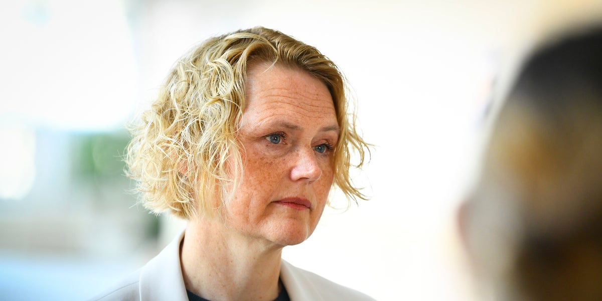 När hatet flyttar in, flyttar demokratin ut