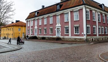 Tidigare V-topp åtalas – förskingrade pengar