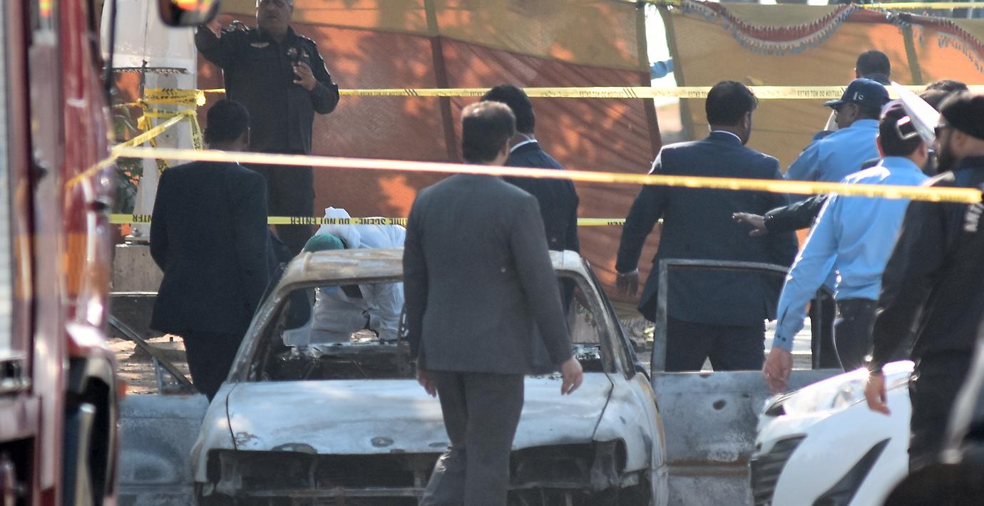 Talibanerna tar på sig dådet i Pakistan