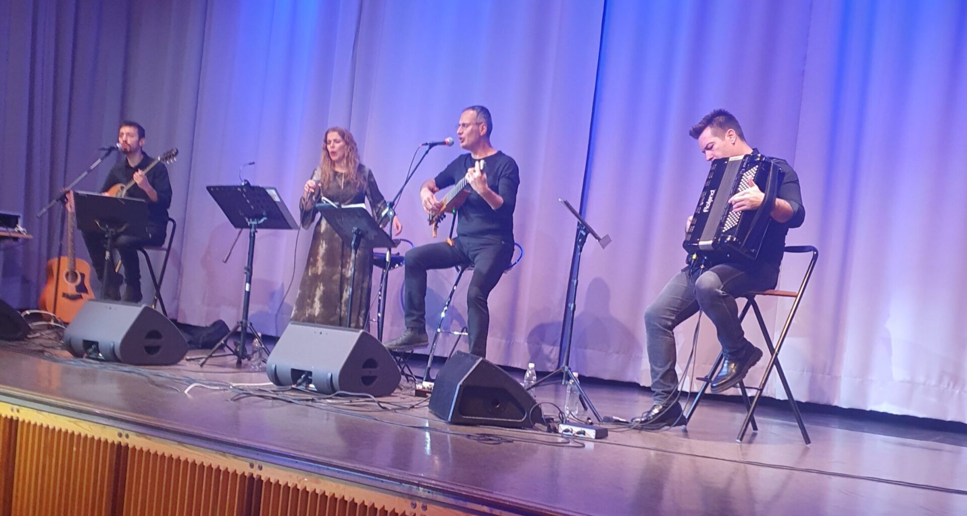 Underbar konsert vid 100-årsjubileet av Mikis Theodorakis födelse