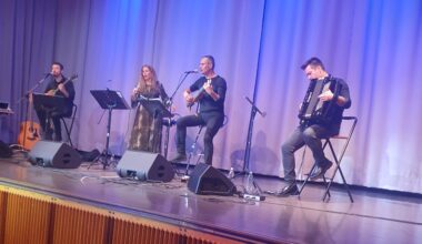 Underbar konsert vid 100-årsjubileet av Mikis Theodorakis födelse