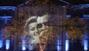 Notre Dames klockor ringer för Bataclans offer