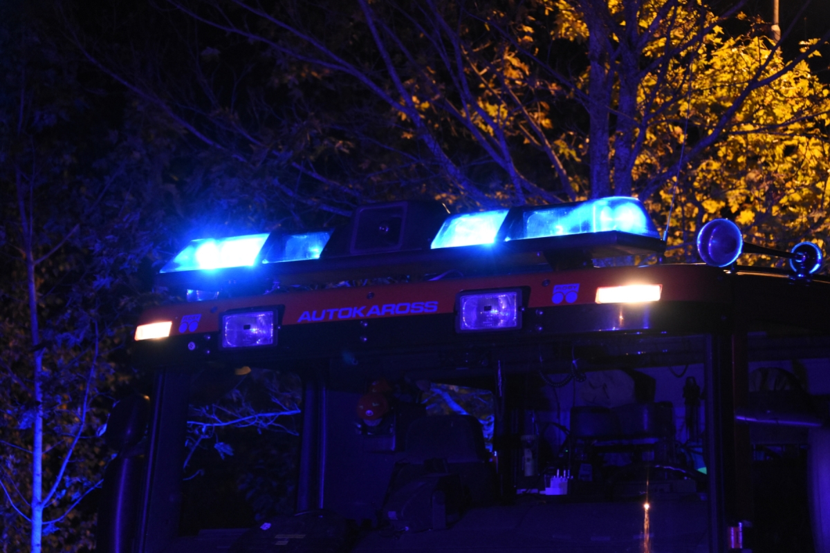 PERSONBIL KÖRDE AV VÄGEN – AVFARTEN STÄNGDES AV