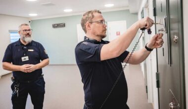 Här bygger Sverige isolerings­celler för 13-åringar | Utrikes