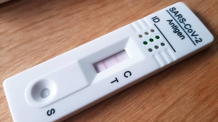 Positiivista tulosta näyttävä koronan kotitesti.