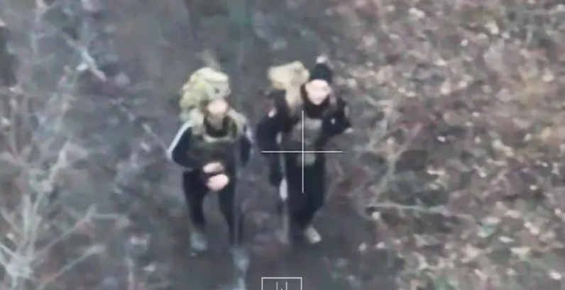 Ryska soldater tar på civila kläder och smyger in i byar