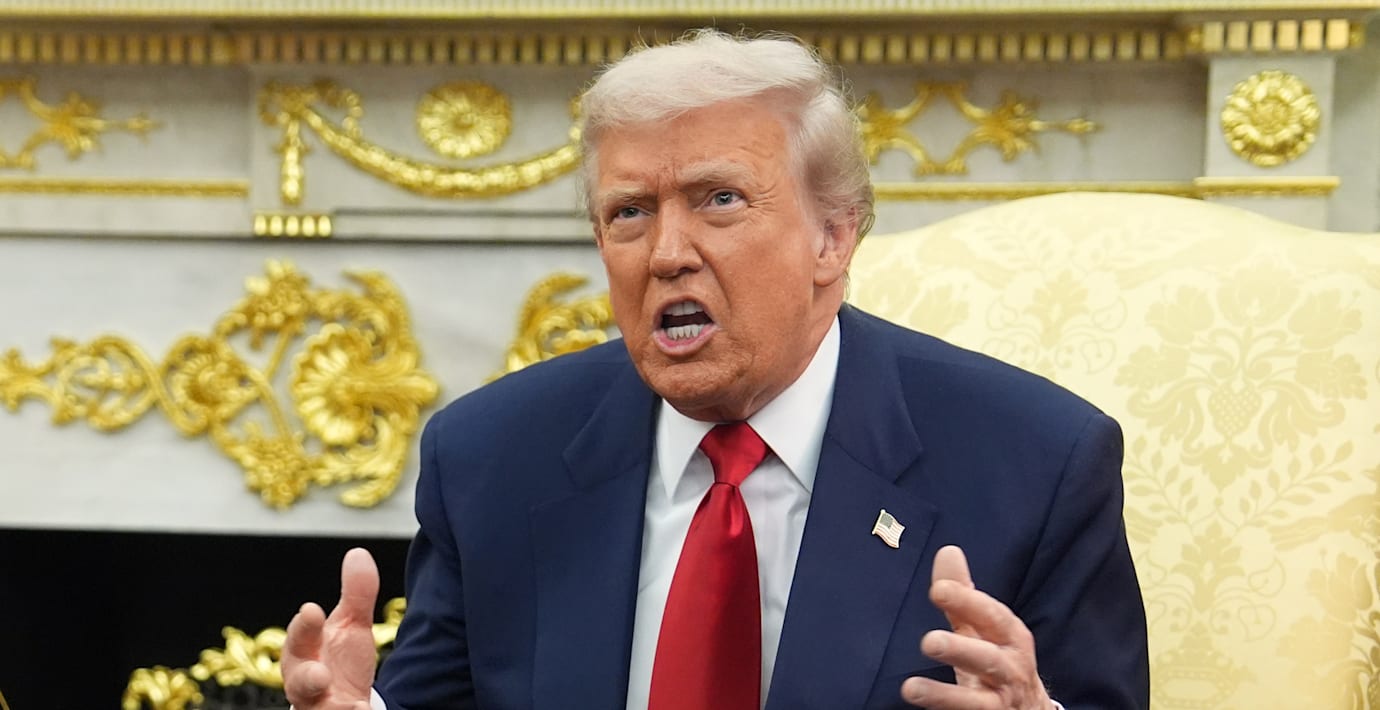 Donald Trump kallar sex demokrater förrädare: ”Straffbart med döden”