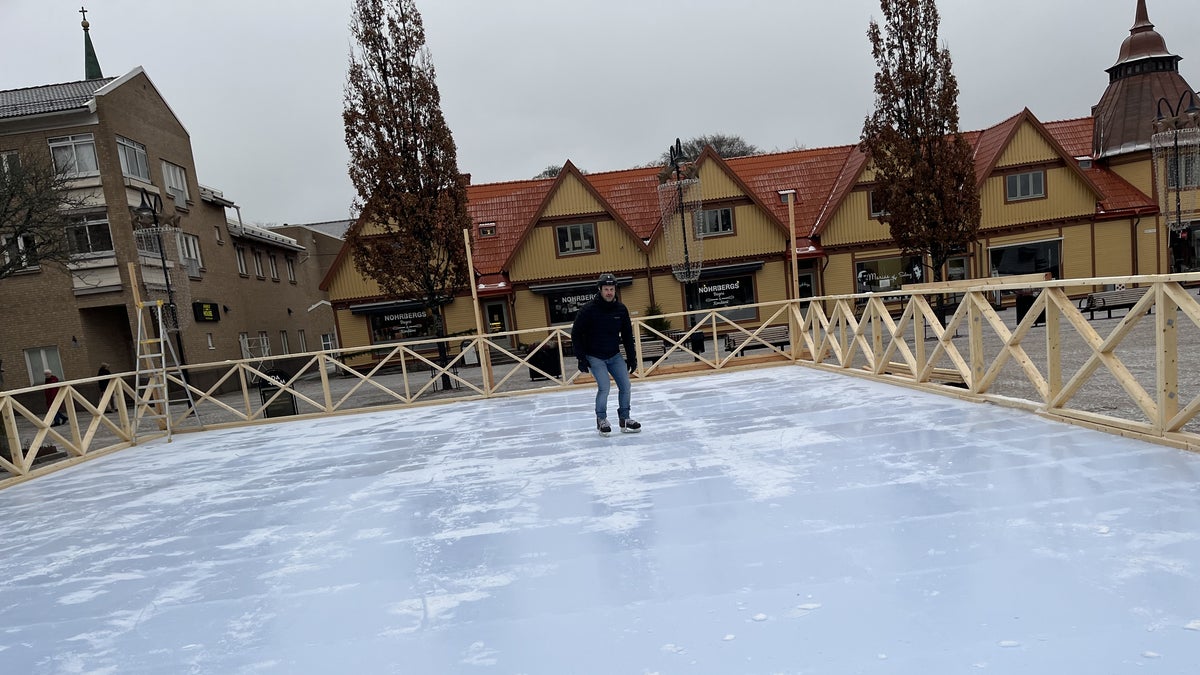 Här testar Tidaholms Gretzky isen – Västgöta-Bladet