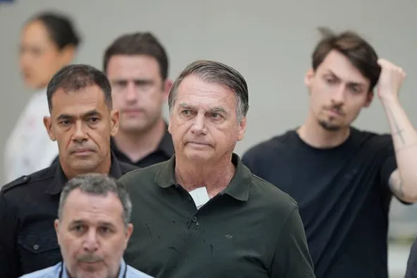 DN Direkt – Bolsonaro: ”Paranoia” fick mig att manipulera fotbojan