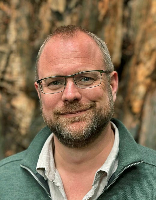 Love Dalén och hans forskargrupp har tidigare lyckats analysera DNA – som har en betydligt mer stabil struktur än RNA – från mammutvävnad som är 1,65 miljoner år gammal.