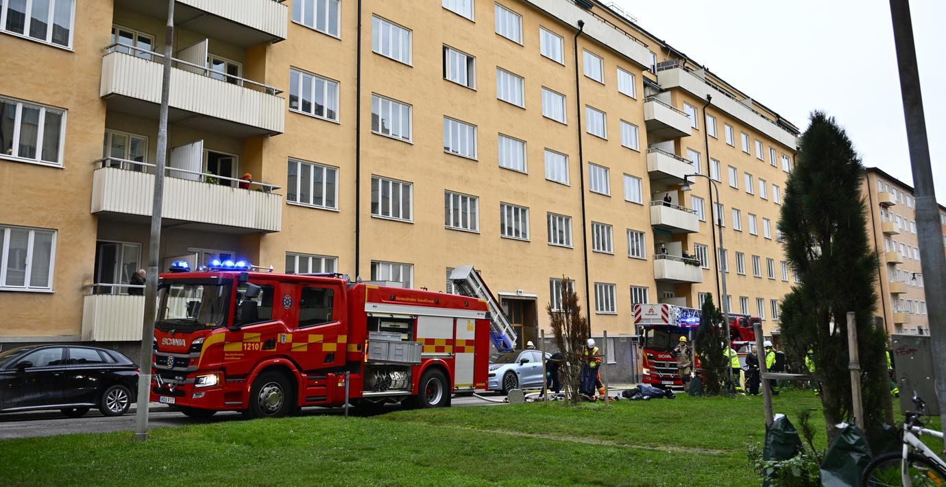 Två till sjukhus efter brand i centrala Stockholm
