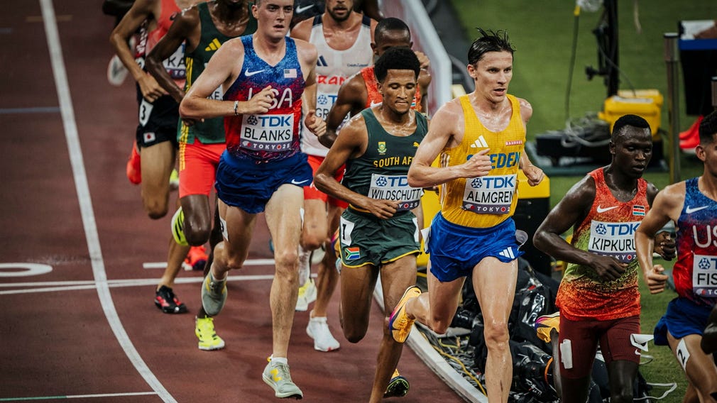 Andreas Almgren under bronsloppet i Tokyo.