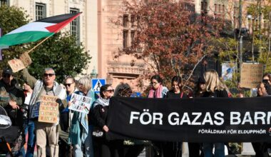 Oppositionen rasar när SL drar in busslinjer under demonstrationer