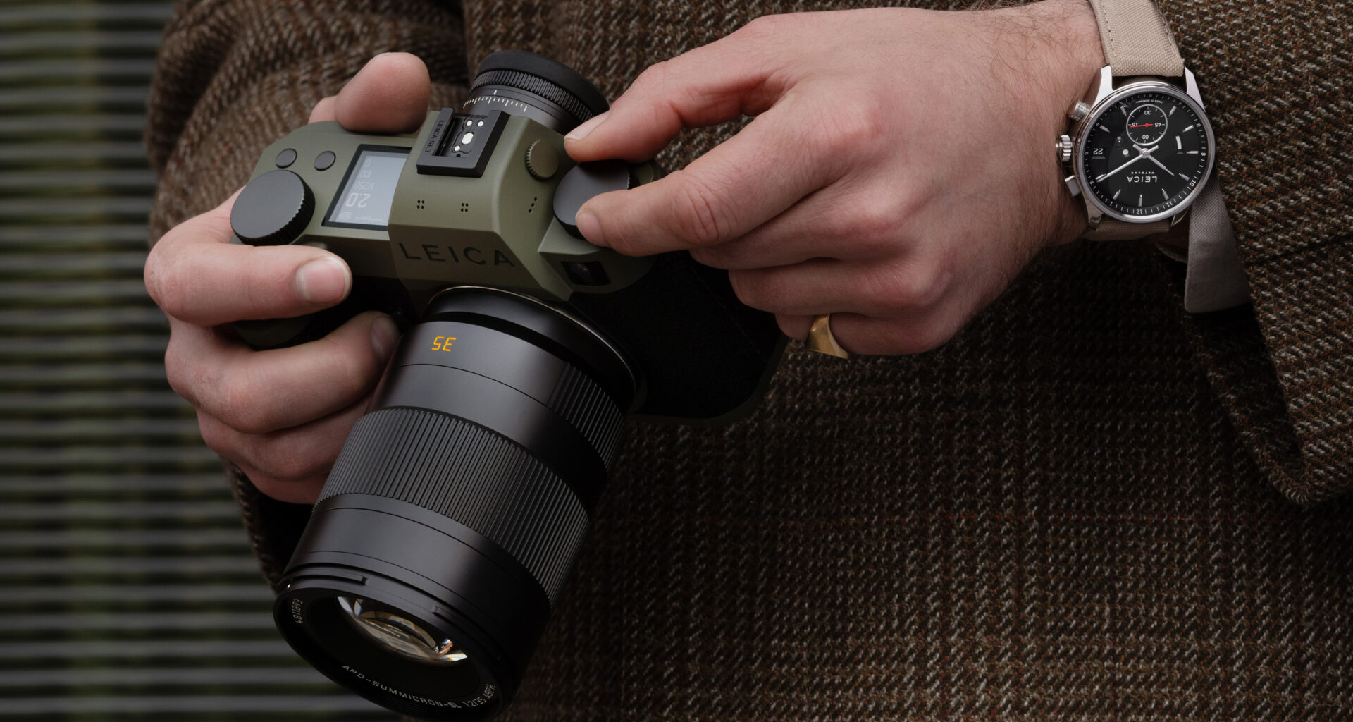 Leica SL3 Reporter – Tuffare grön klädsel