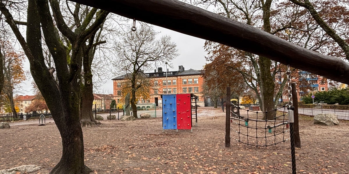 Polis larmades om pågående våldtäkt – vid skola - Ekuriren