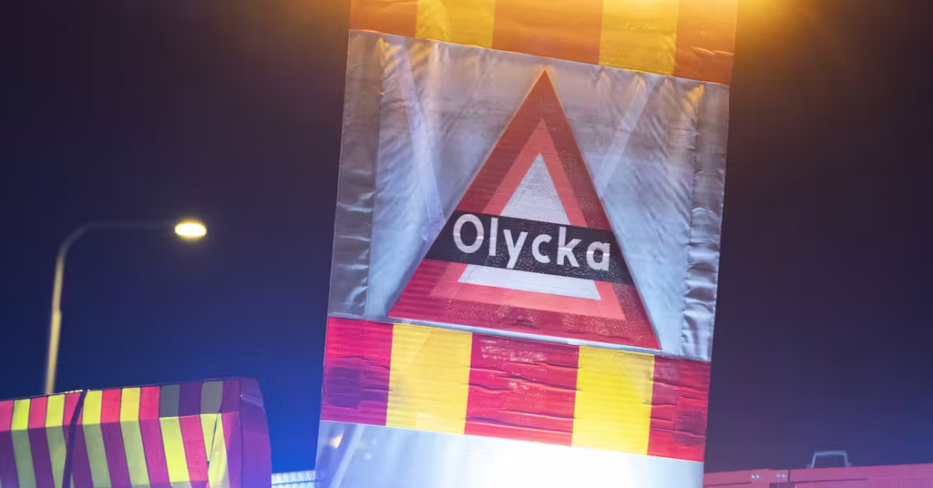 Fem personer till sjukhus efter olycka på E4 - Västerbottens-Kuriren