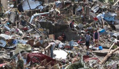 Dödssiffran stiger – tyfonen drar vidare mot Vietnam