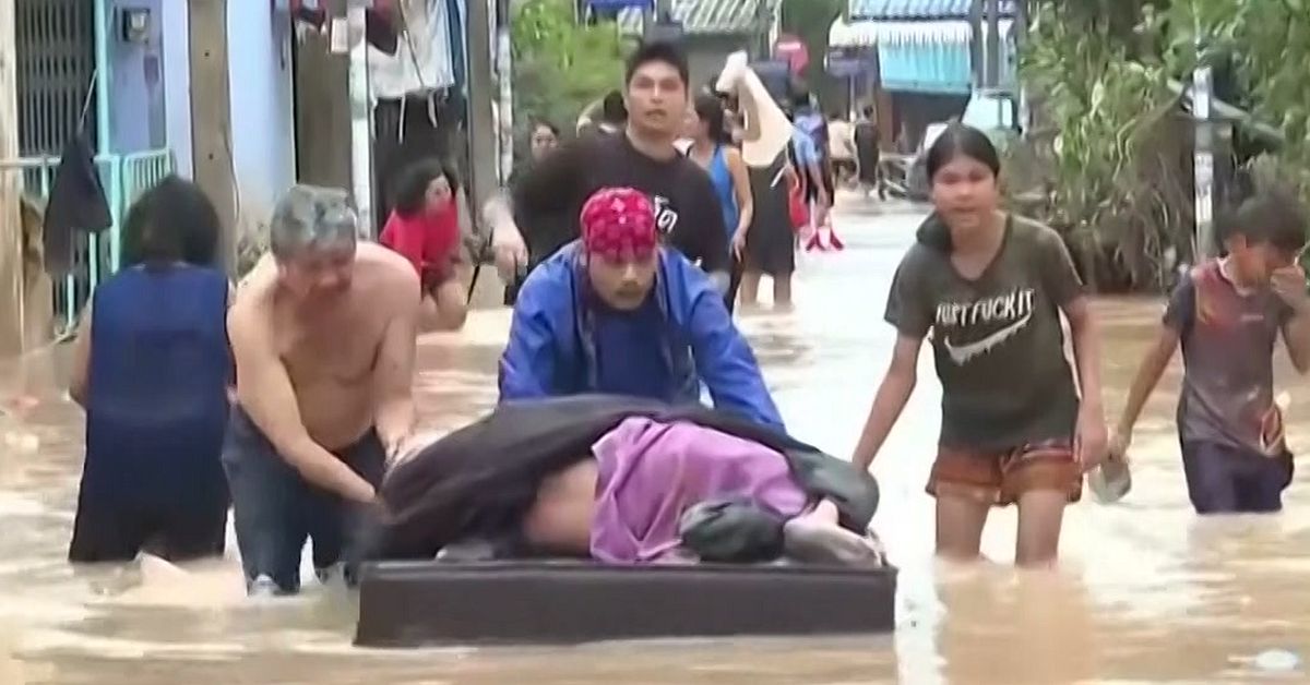 Dödssiffran stiger efter översvämningar i Thailand – 145 döda