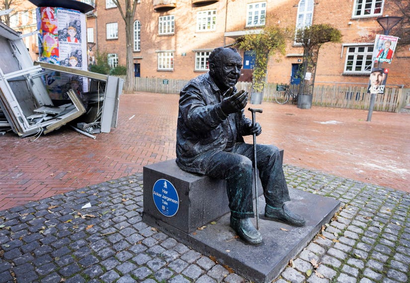 Socialdemokraten Anker Jørgensen var statsminister i Danmark på 1970- och 80-talen. Han har fått en egen staty i stadsdelen Sydhavn där han bodde i nästan 50 år.