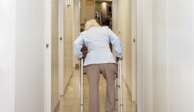 Beslutsfattande för äldre patienter i akuta prehospitala situationer kräver bättre struktur och rutiner