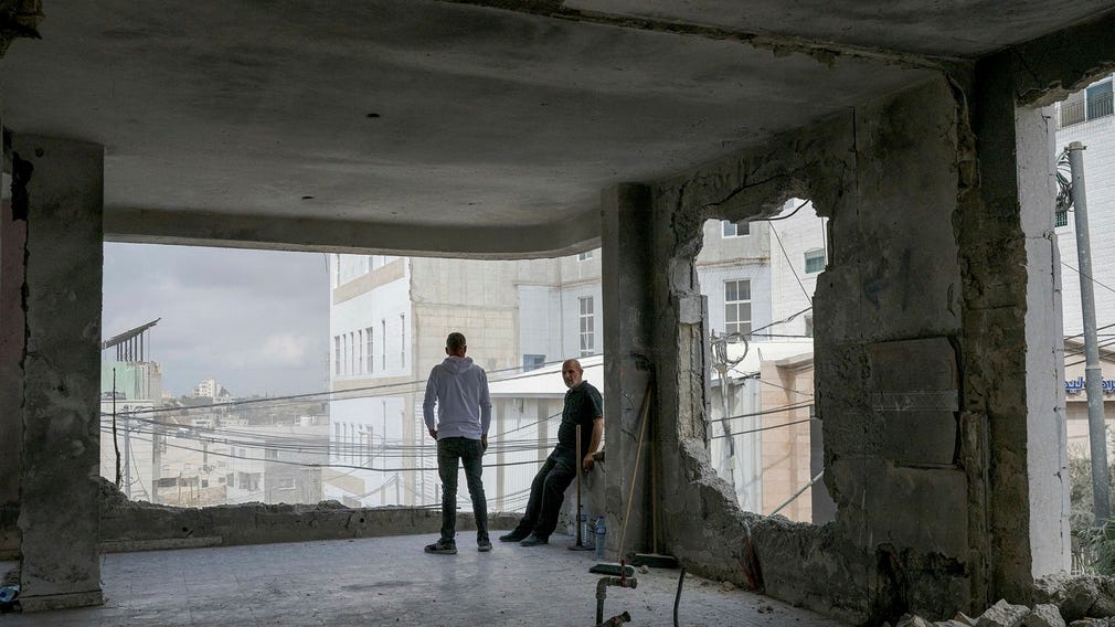 På den aktuella våningen bodde en liten familj, två föräldrar och deras son i förskoleålder.