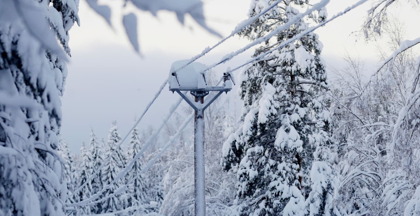 Eljättarna höjer elnätsavgiften kraftigt
