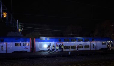 Uppgifter: kontaktledning rasade ner på tåg vid Knivsta station - UNT