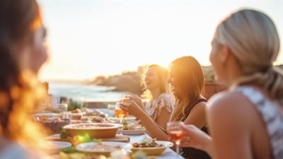 Hit reser svenskar helst i vinter — och så mycket billigare är det