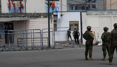 27 fångar hittades hängda i fängelse i Ecuador